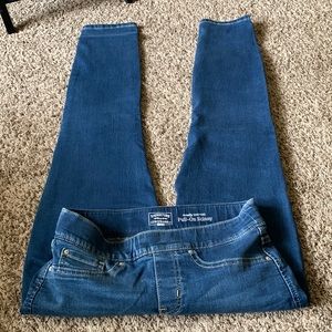 Signature Levi Strauss pull on skinny jeans. Brand new without tags!